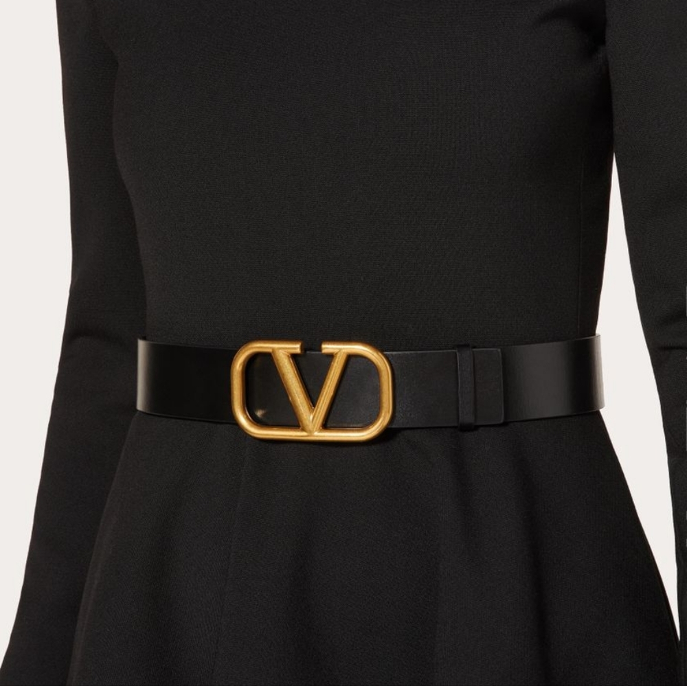 VLogo Signature buckle with Antique Brass finish